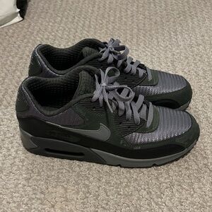 Nike Low-Top Sneakers in Gray & Olive Green